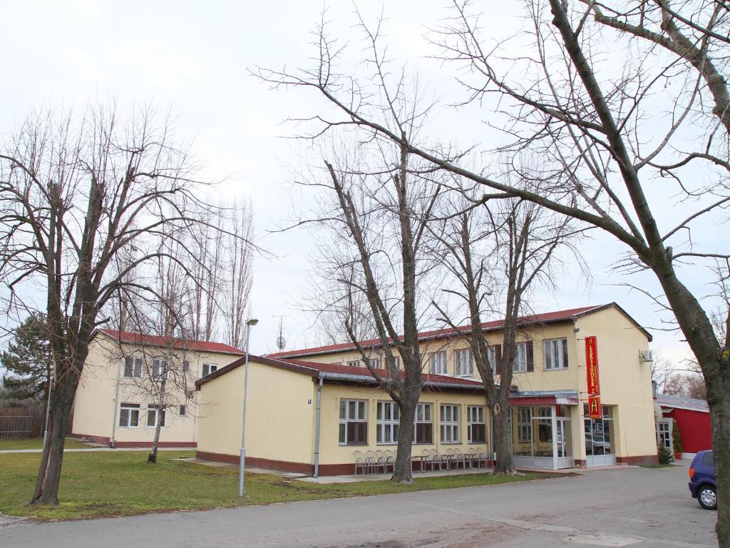 Aleksander A Inn Subotica Exterior foto